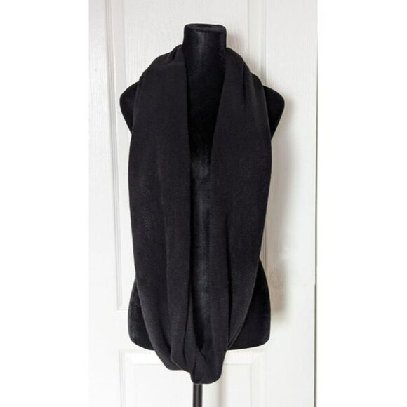 Calvin Klein Women’s Super Soft Black Infinity Loop Scarf O/S (MSRP $68) - Picture 3 of 6
